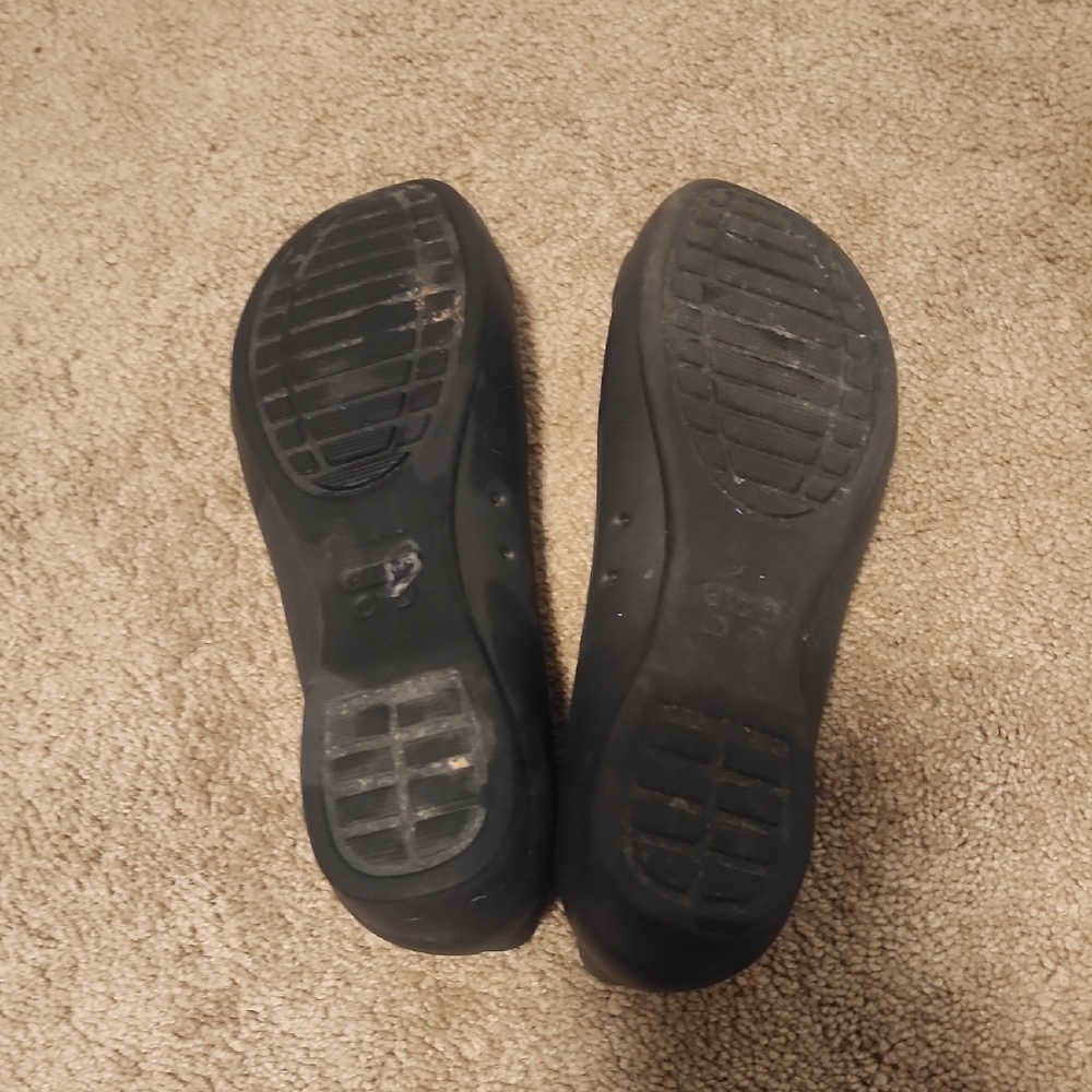 Crocs Black Comfort Flats Women’s Size 8 Silver Chain - Picture 6 of 10